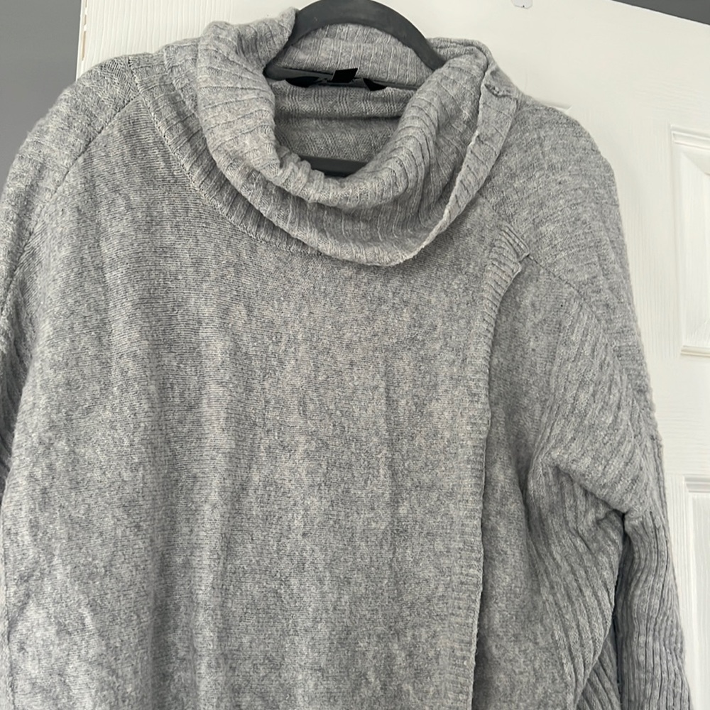 💛 Oversized Vera Wang Sweater Size M